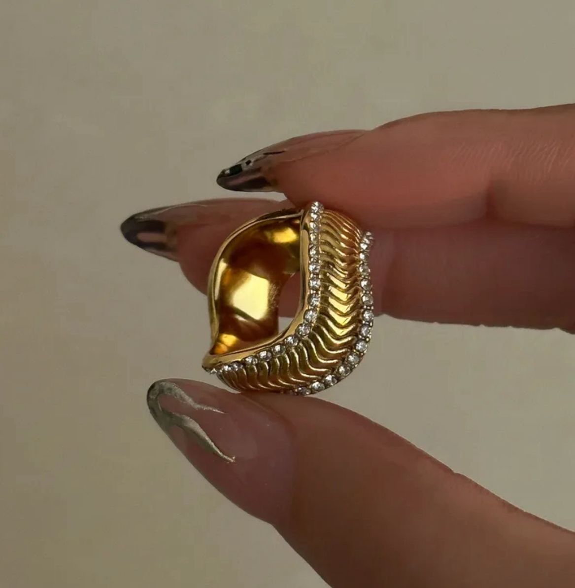 Anillo Cora